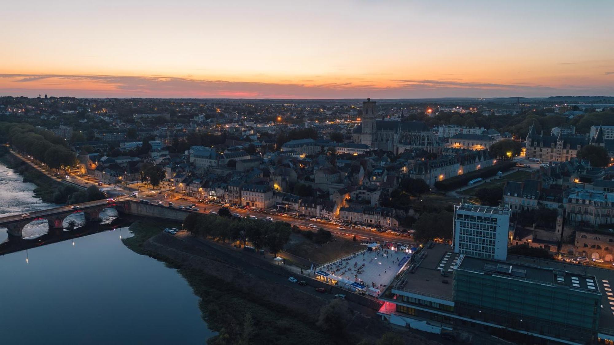 "Au Centre De Nevers" Hyper Centre Ville De Nevers, Proche Gare, Spacieux & Calme エクステリア 写真
