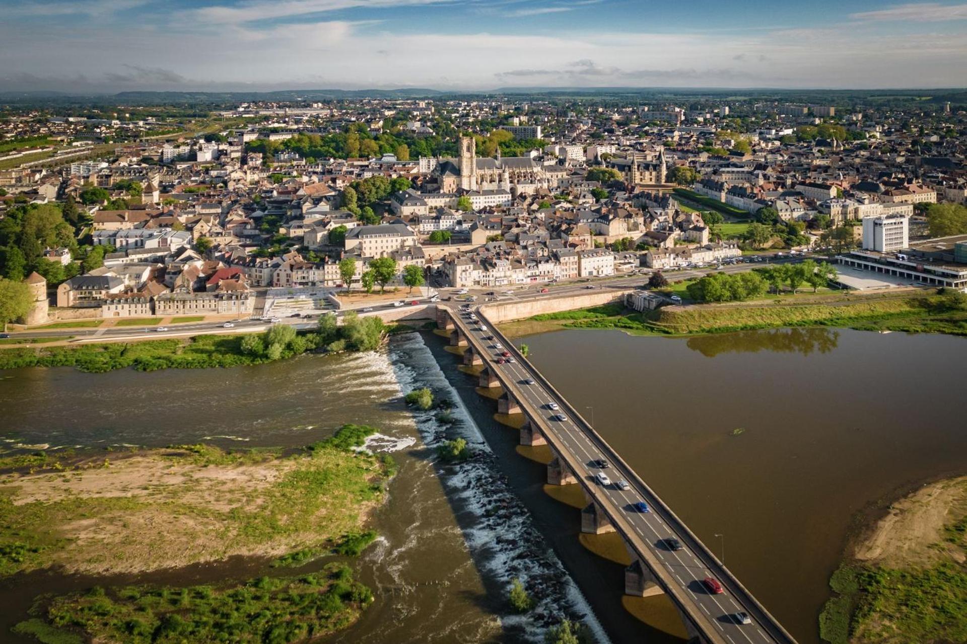 "Au Centre De Nevers" Hyper Centre Ville De Nevers, Proche Gare, Spacieux & Calme エクステリア 写真